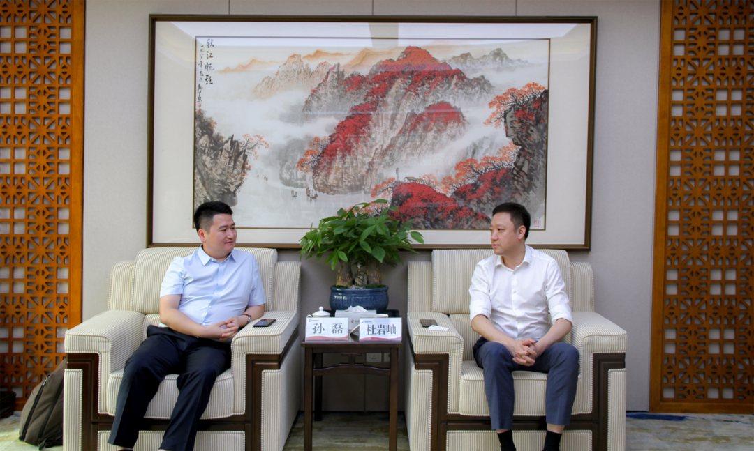 西安投資控股黨委書記、董事長杜巖岫會(huì)見西南證券江蘇分公司副總經(jīng)理一行