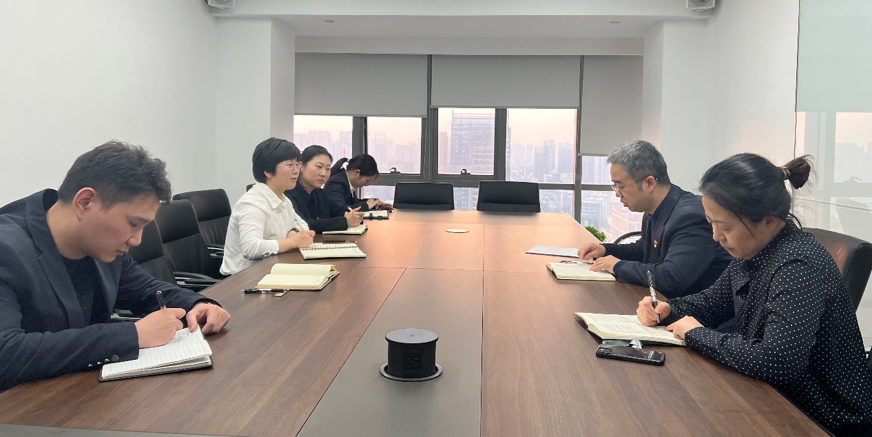 努力把準(zhǔn)斗爭方向，堅定斗爭意志——法律事務(wù)中心召開會議傳達(dá)黨課精神