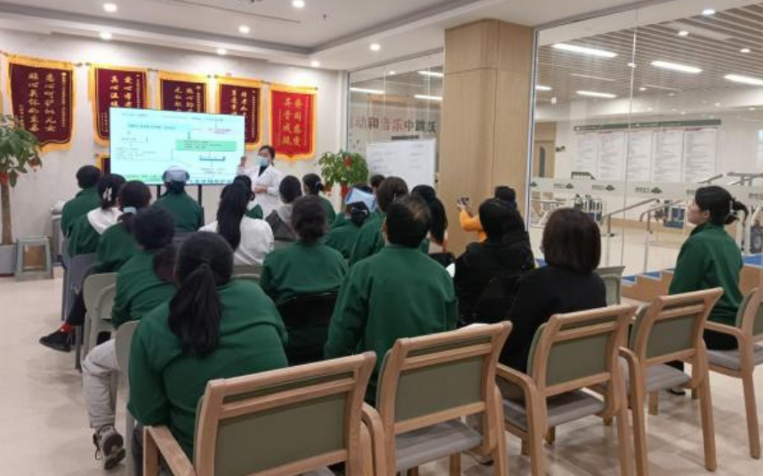 “救”在身邊！共筑服務(wù)安全——頤信養(yǎng)老舉辦急救技能培訓